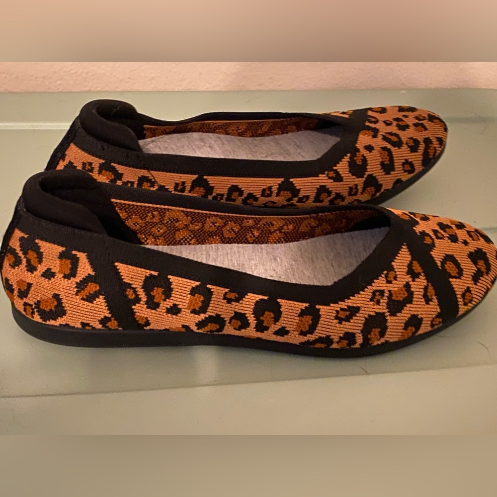 Clark’s leopard print woven flats size 7.5 Women’s